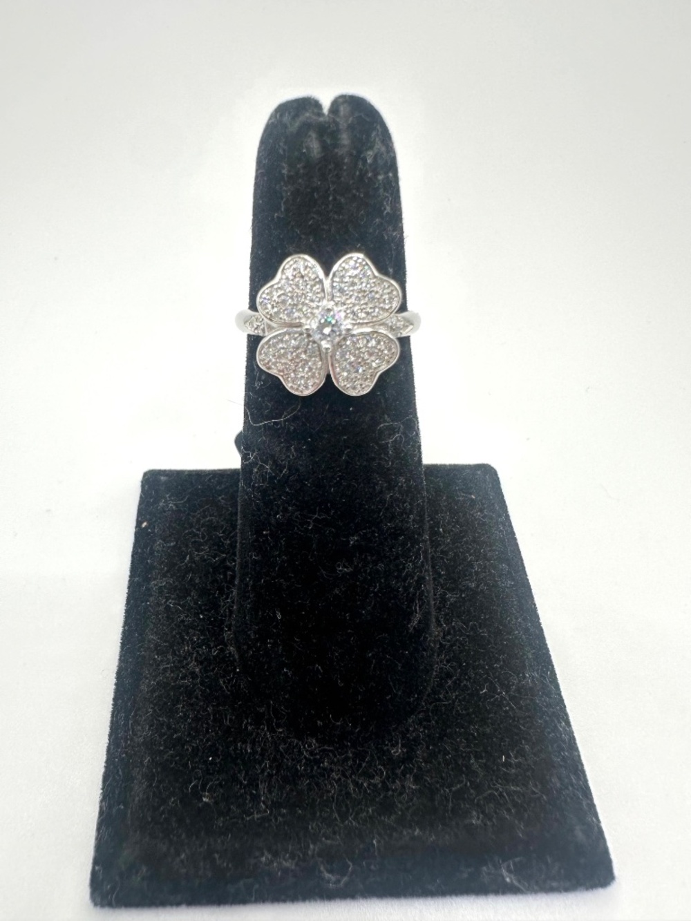 NWT Moissanite Diamond Clover Ring; Size 6